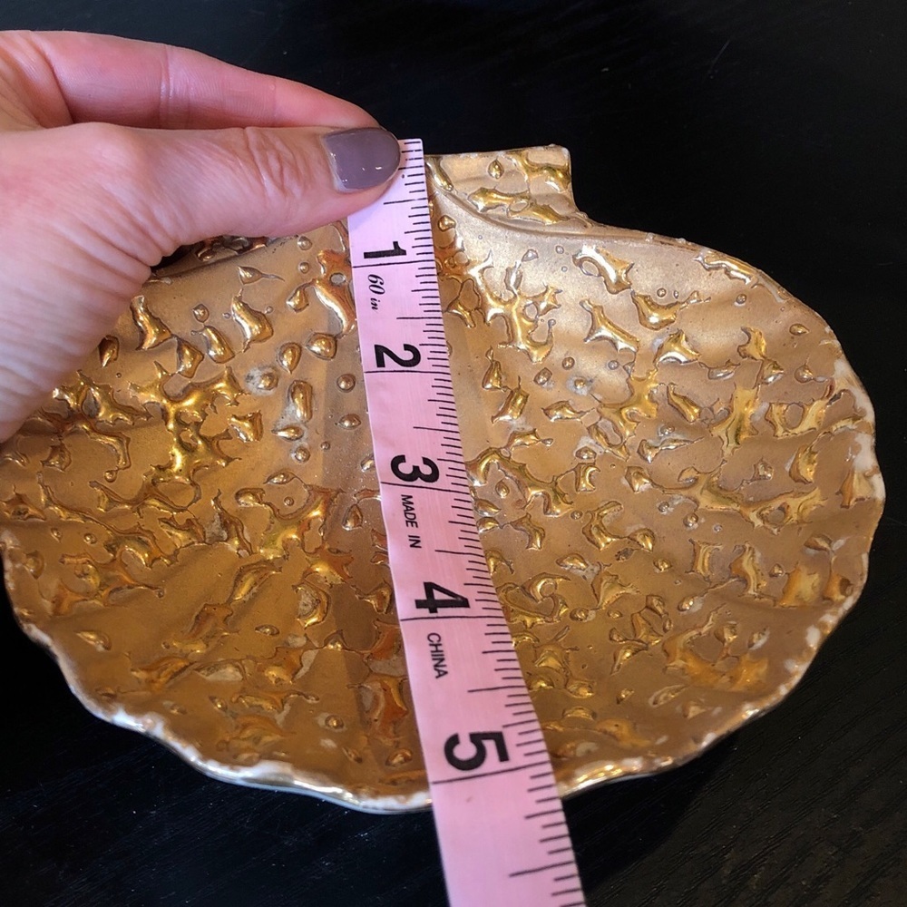 Weeping Bright Gold Vintage 22K Gold Hand Decorated Seashell Trinket Dish - Picture 7 of 9